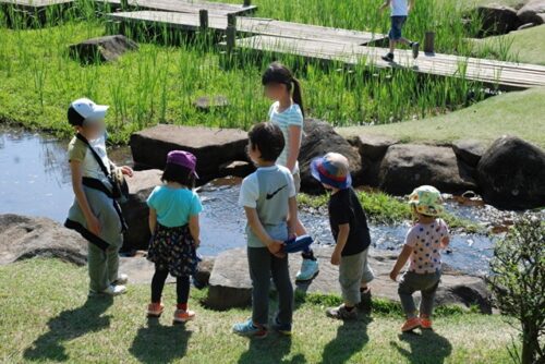 キャンプ場の子供たち