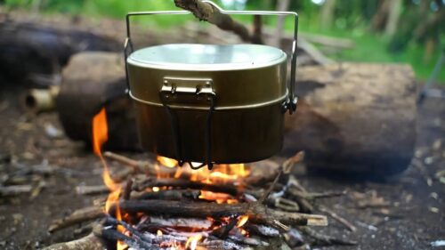 野営女子おとの山岳飯盒