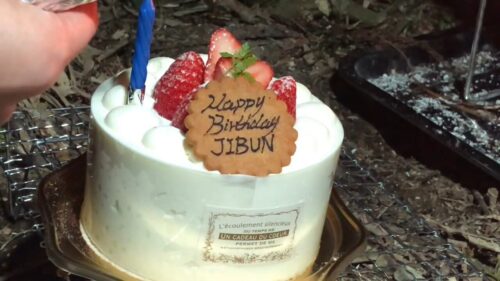 野営女子おとの誕生日ケーキ