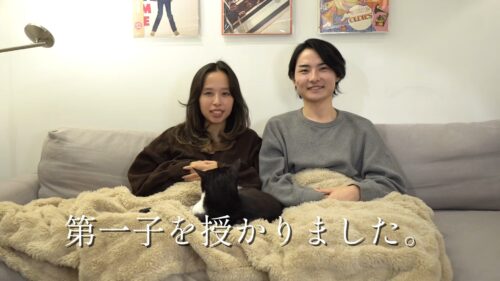 第一子を授かったことを報告するちゃんじろー夫婦